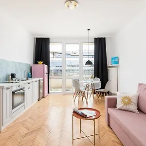 https://rent-like-home-aleje-jerozolimskie-11-19.warsawhotelspoland.com